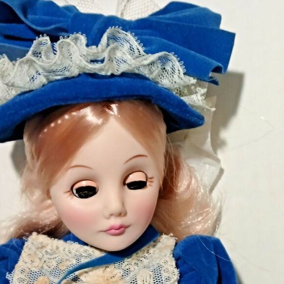 Vintage Effanbee Doll 11ins Elizabeth Blue Dress and Hat. - Picture 7 of 10